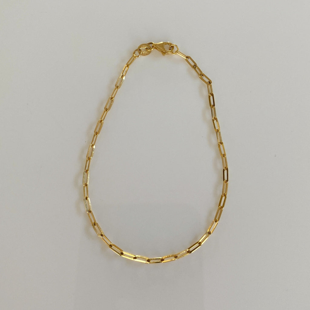 Fine Gold Paperclip Bracelet. 